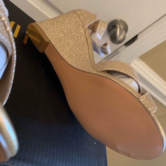 IDIFU 3 Inch Gold Glitter Wedge Sandals - Picture 8 of 9